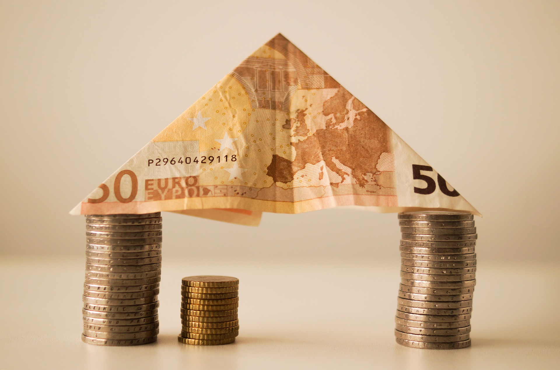money-g62d4ba902_1920
